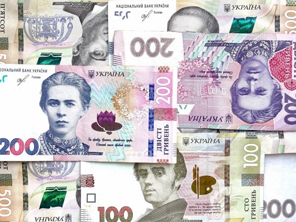 КМУ підвищив посадові оклади працівників бюджетної сфери