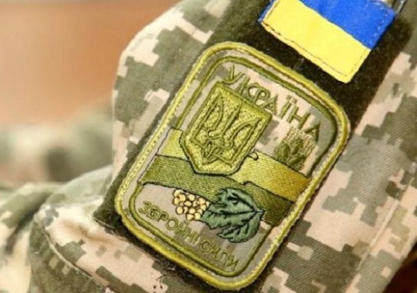 Військовослужбовець, контракт якого закінчився, продовжує служити, — дії роботодавця