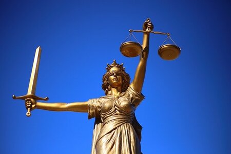 Поновлення працівника за рішенням суду: як уникнути зайвих проблем?