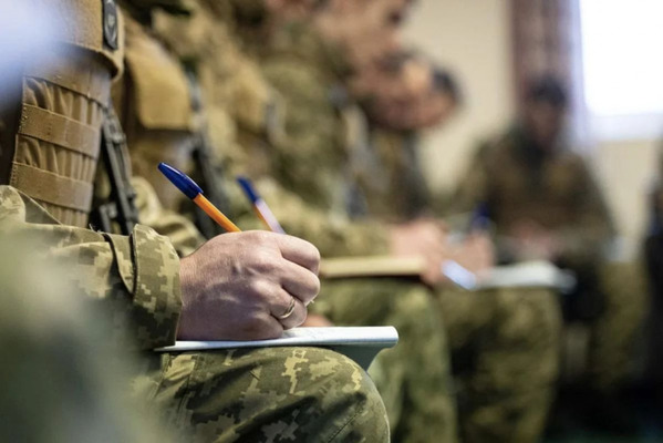 Планують збільшити вік громадян, які зможуть стати на військовий облік за кордоном