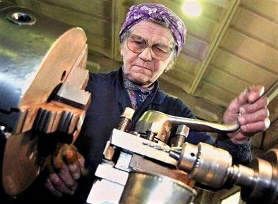 Самоізоляція працівників старших 60 років. Хто належить до об’єктів критичної інфраструктури, де можуть працювати 60-річні, — роз’яснює експерт MCFR Кадри Самоізоляція працівників старших 60 років. Хто належить до об’єктів критичної інфраструктури, де можуть працювати 60-річні, — роз’яснює експерт MCFR Кадри