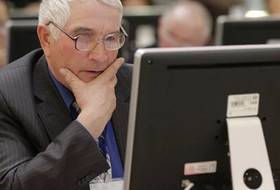 Чи можуть працювати держслужбовці, які досягли 60-річного віку? Роз’яснення НАДС Чи можуть працювати держслужбовці, які досягли 60-річного віку? Роз’яснення НАДС