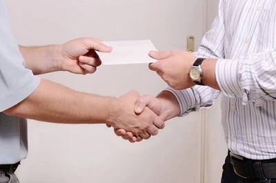 Роботодавці позбавляють своїх працівників соціальних гарантій