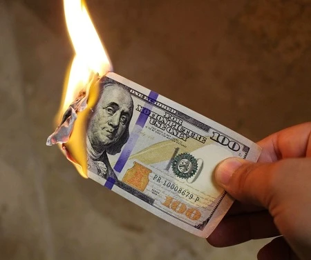 Надбавку за вислугу років державним службовцям зменшать, а місячних премій взагалі не буде Надбавку за вислугу років державним службовцям зменшать, а місячних премій взагалі не буде