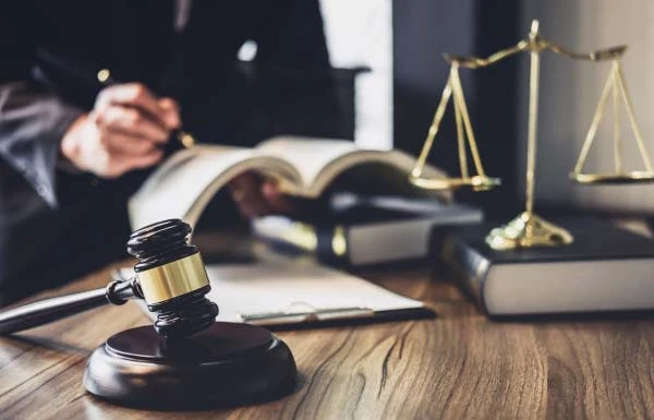 Чи повинні помічники суддів подавати декларації?