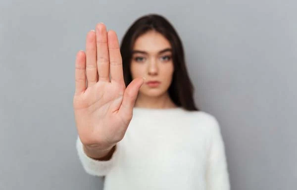 Чи здійснюється оплата лікарняних за період відсторонення працівника від роботи?