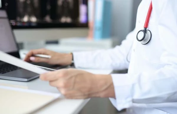 Ви можете зобов’язати працівників повідомляти про е‑лікарняний