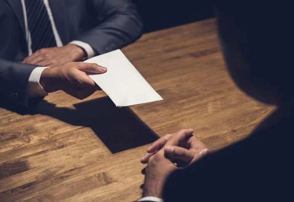 За зарплати у конвертах — штраф 96 тисяч За зарплати у конвертах — штраф 96 тисяч