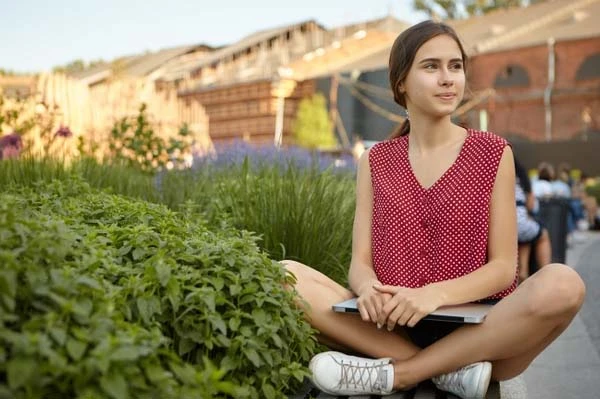 Про поділ щорічної відпустки на частини та відкликання з відпустки