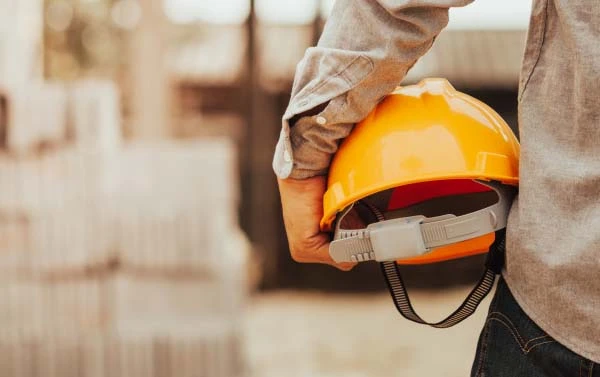 Інспектори праці виявили на будівництві 13 неоформлених працівників