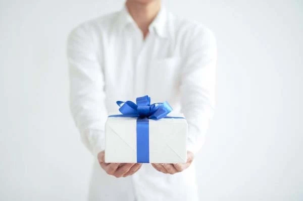 Держпраці роз’яснила, як діяти в разі конфлікту інтересів і пропозиції подарунку Держпраці роз’яснила, як діяти в разі конфлікту інтересів і пропозиції подарунку