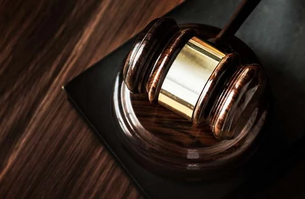 Суд Львова ухвалив рішення про накладення штрафу директору гімназії на 34 тис. грн за нещеплених педагогів