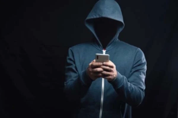 Держпраці повідомляє про шахраїв