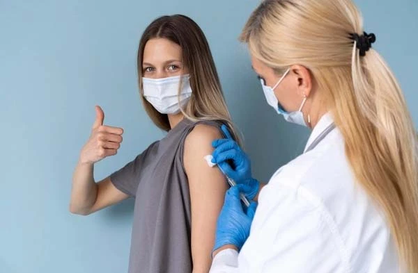 Неповнолітні, які вакцинувалися від ковіду, теж отримають тисячу гривень Неповнолітні, які вакцинувалися від ковіду, теж отримають тисячу гривень