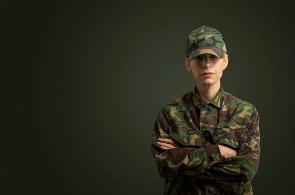 Президент просить Міністра оборони скоротити перелік професій, за якими жінок беруть на військовий облік Президент просить Міністра оборони скоротити перелік професій, за якими жінок беруть на військовий облік