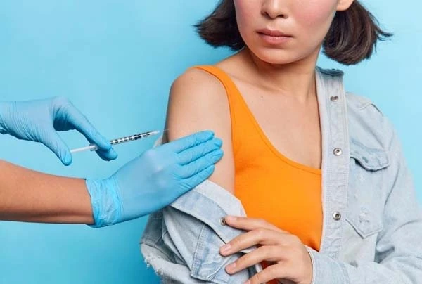 Мінекономіки застерігає роботодавців пов’язувати обов’язкову вакцинацію проти COVID-19 з істотними умовами праці Мінекономіки застерігає роботодавців пов’язувати обов’язкову вакцинацію проти COVID-19 з істотними умовами праці