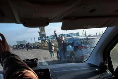 Держслужба на деокупованих територіях: уряд відмовився від 3 елементів в анкетах