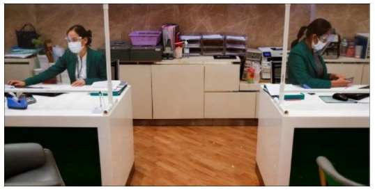 Соціальна дистанція в офісних приміщеннях