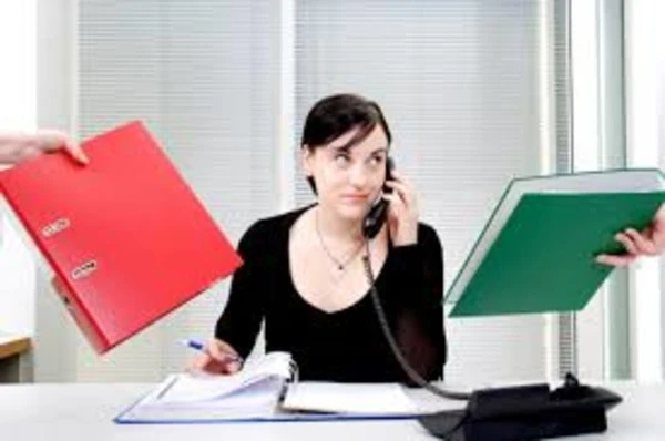 Чи правомірно залучити працівника до виконання роботи відсутнього колеги у примусовій формі